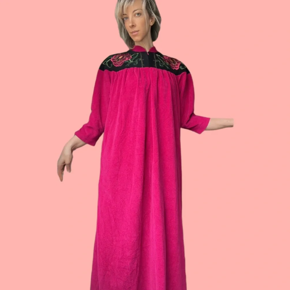 Vintage Vanity Fair Embroidered Floral House Dress Fuchsia Maxi - Picture 3 of 8